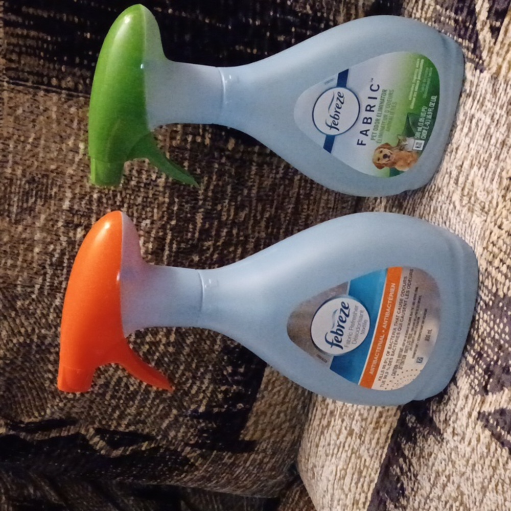 4/$40 New Febreze Fabric Spray - 2 Bottles (500 mL & 800 mL)